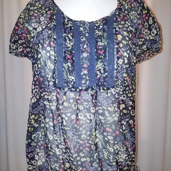 ana petite xlarge black top with small flowers - Picture 1 of 2